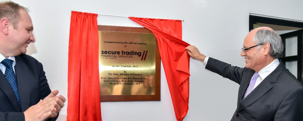 Minister Scicluna unveils a commemorative plaque in the presence of SecureTrading Financial Services Managing Director, Michael Norton.